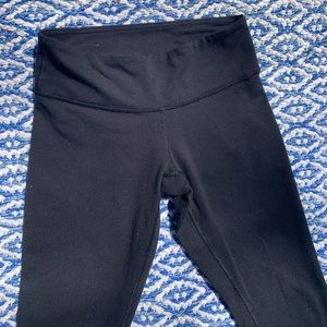Black Lululemon 28” wunder unders